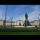 Denkmal des Stefan Nemanja vor dem Gebäude des ehemaligen Belgrader Hauptbahnhofs